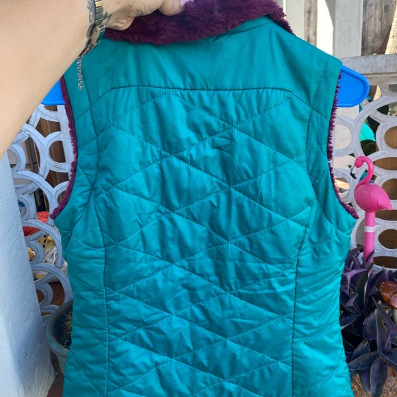 Reversible teal/purple The North Face fuzzy vest - Picture 2 of 4